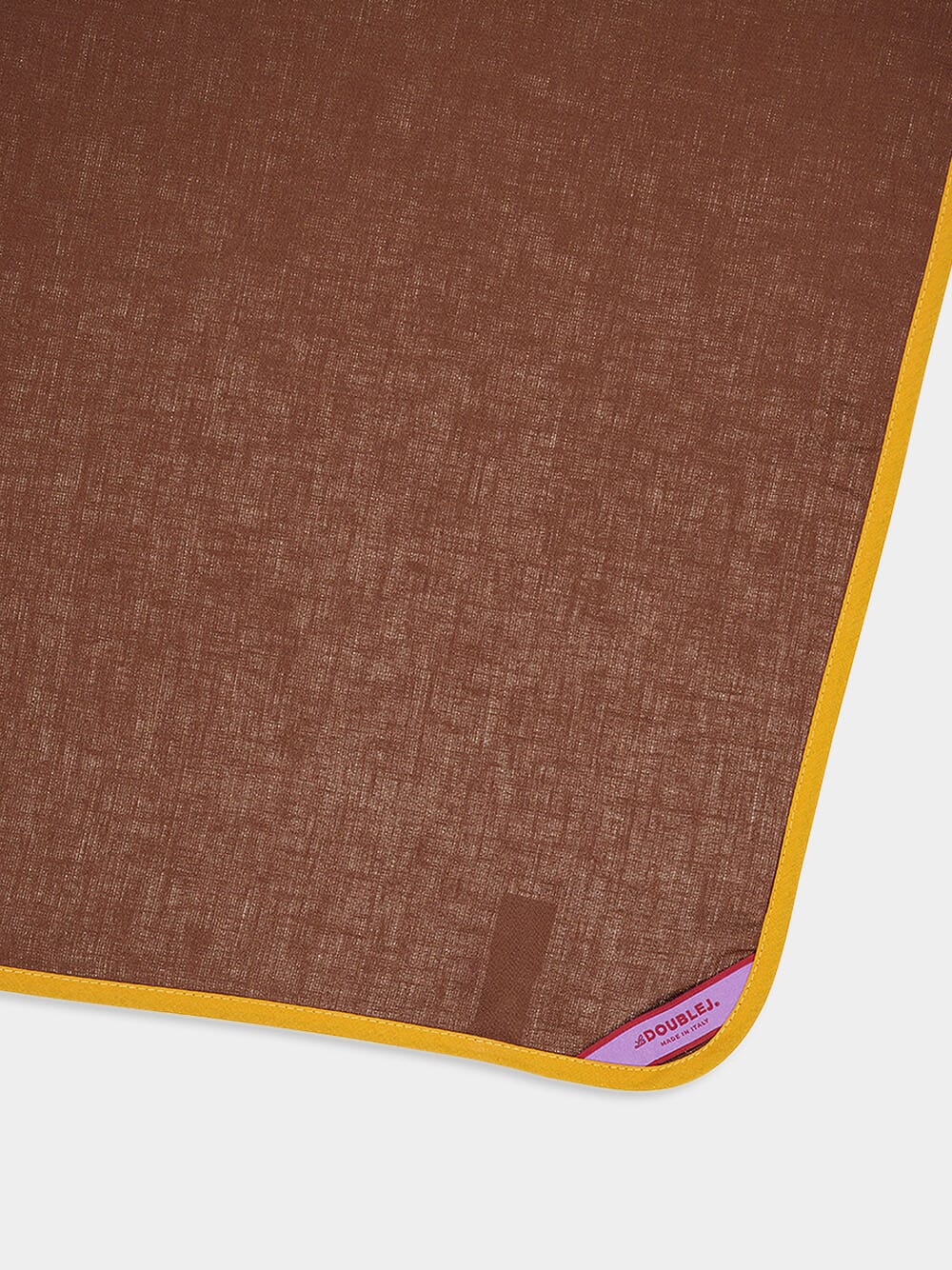 La DoubleJSet Of 2 Large Brown Napkins at Fashion Clinic